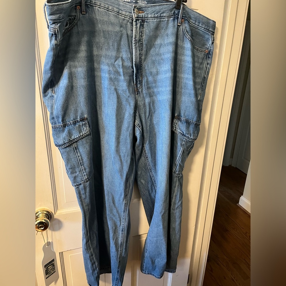 EUC Old Navy extra high-rise sky-hi wide leg jeans with utility pockets, size 24